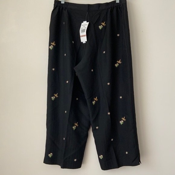 Alfred Dunner Novelty Embroidered Pusher Capri Pants 12 - Picture 8 of 12